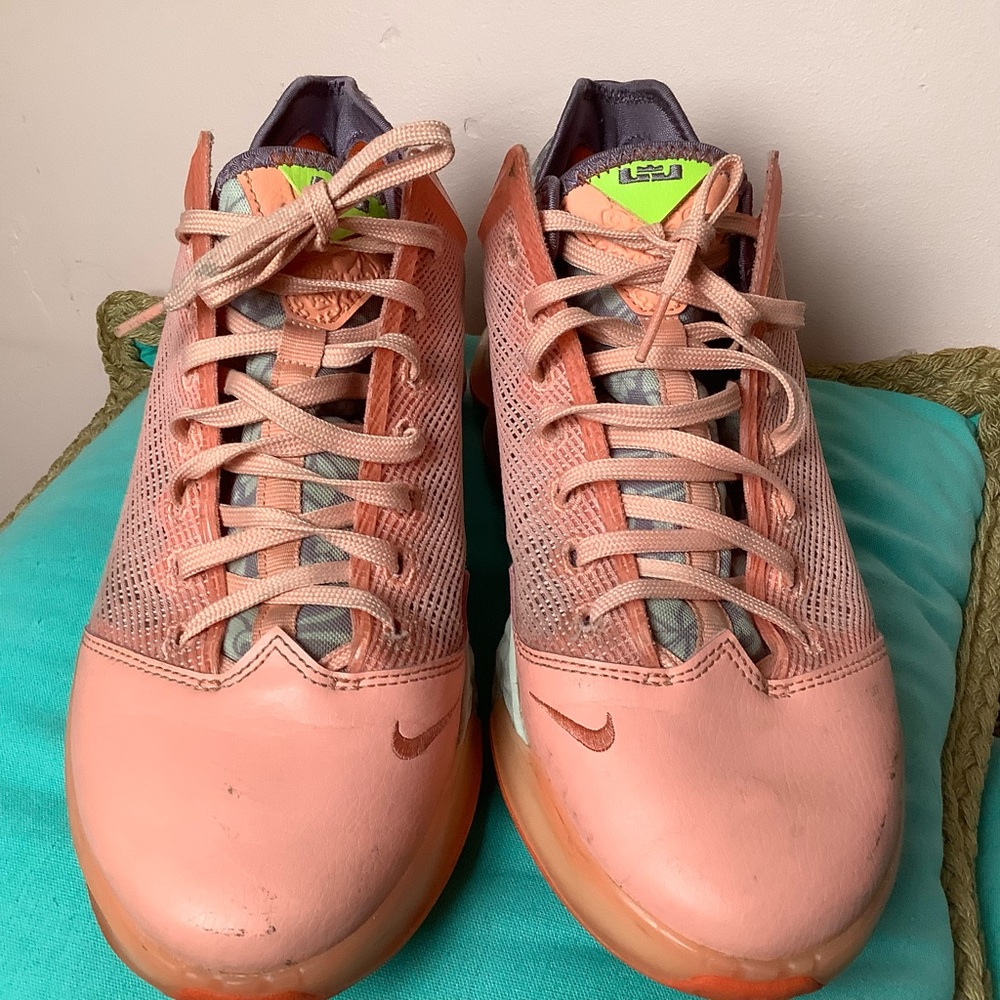 Nike Lebron 19 Low Hawaii Men’s Size 10 Basketball Sneakers DQ8344-600
